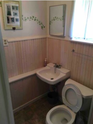 Cottage 6 bathroom.