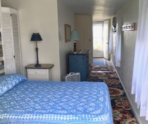 Cottage 10 bedroom (2 fulls)