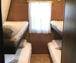 Cottage 10 bunk bed room.