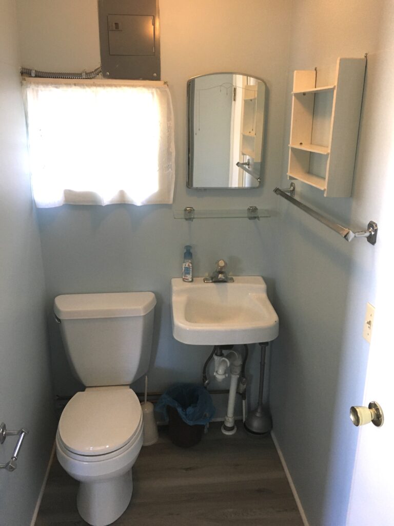 Cottage 12 bathroom
