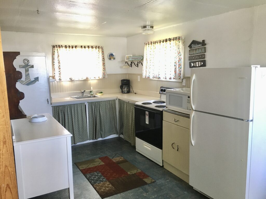 Cottage 12 kitchen